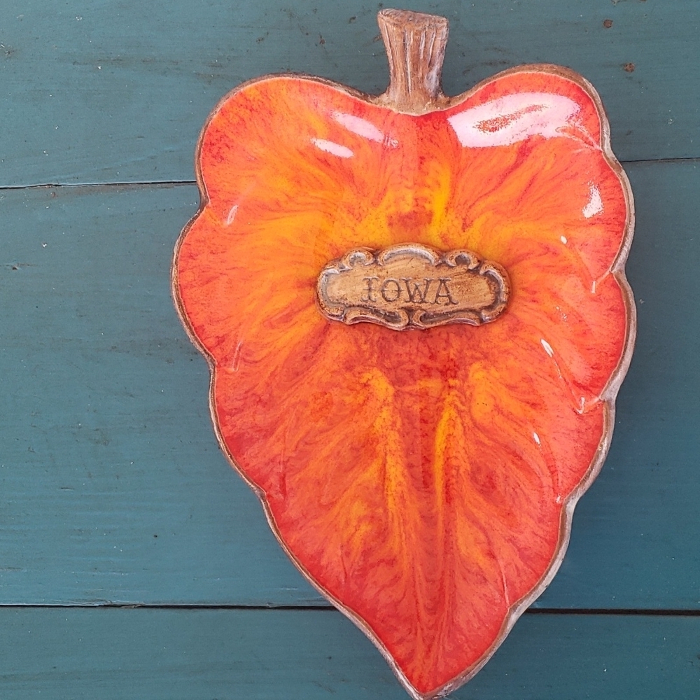 Treasure Craft vintage pottery souvenir leaf shaped trinket dish